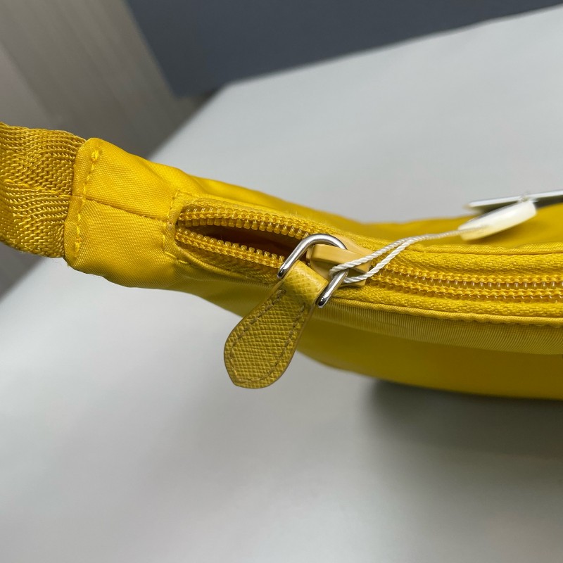 Prada黃色尼龍布Hobo肩背包-17