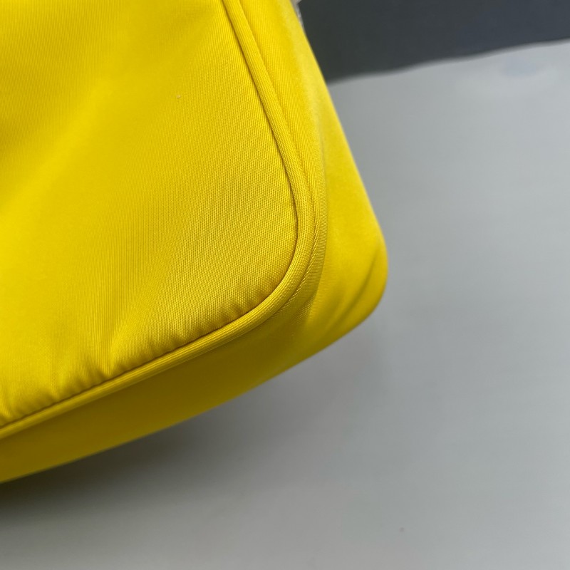 Prada黃色尼龍布Hobo肩背包-21