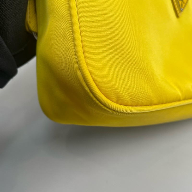 Prada黃色尼龍布Hobo肩背包-22