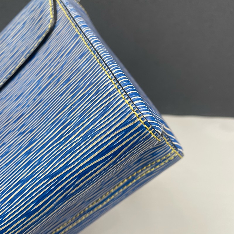 LV 藍色epi水波纹中號Twist鏈條包-25