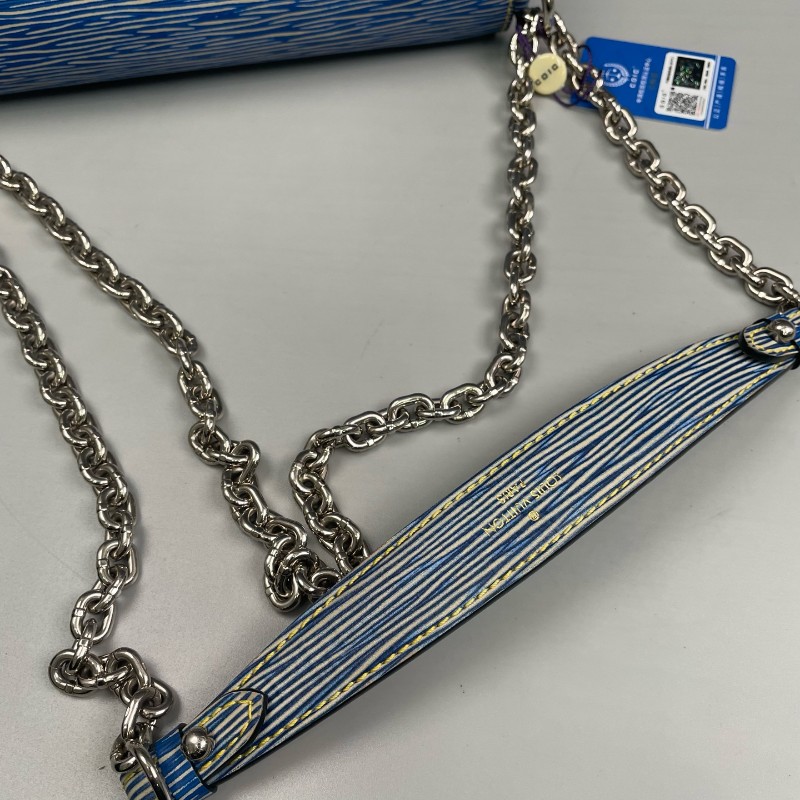 LV 藍色epi水波纹中號Twist鏈條包-27