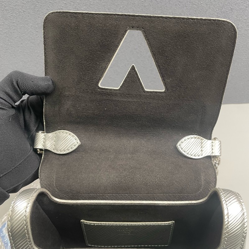 LV路易威登 銀色epi水波紋小號twist鏈條包-9