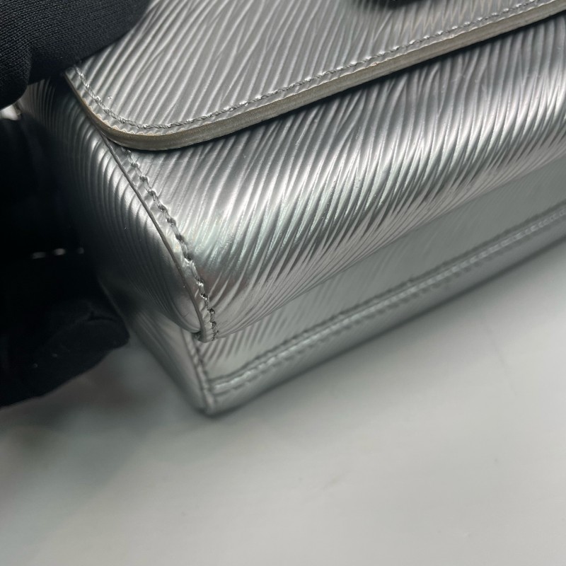 LV路易威登 銀色epi水波紋小號twist鏈條包-14