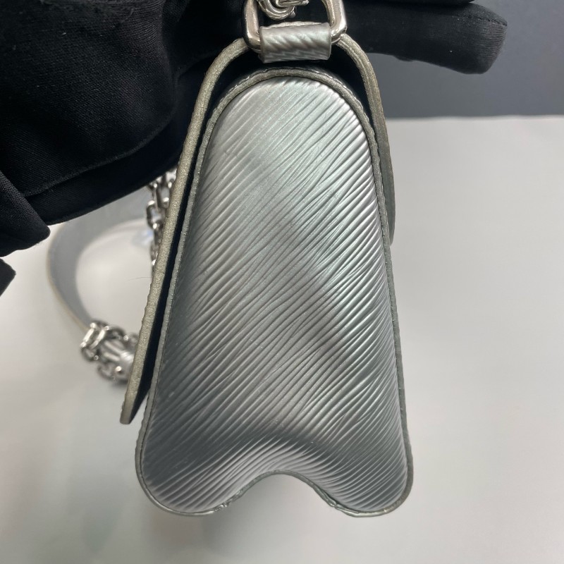 LV路易威登 銀色epi水波紋小號twist鏈條包-19