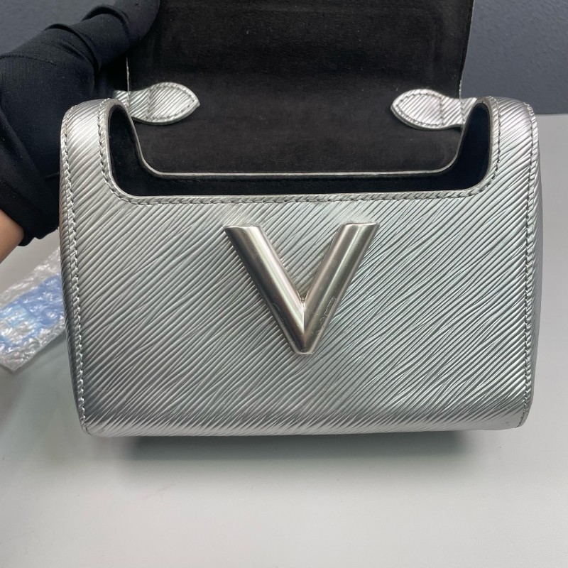 LV路易威登 銀色epi水波紋小號twist鏈條包-26