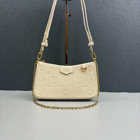 LV路易威登 奶白色全皮壓花Easy Pouch On Strap 肩背包