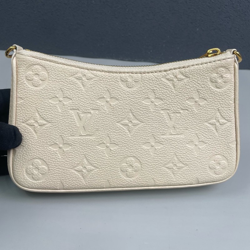 LV路易威登 奶白色全皮壓花Easy Pouch On Strap 肩背包-9