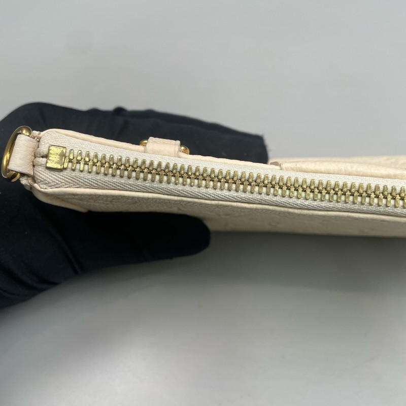 LV路易威登 奶白色全皮壓花Easy Pouch On Strap 肩背包-14