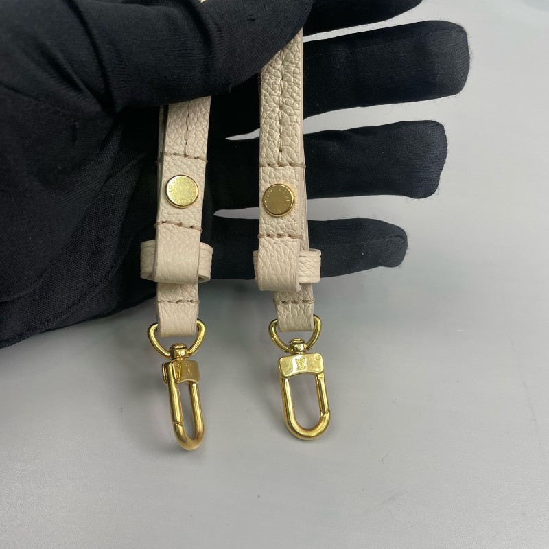 LV路易威登 奶白色全皮壓花Easy Pouch On Strap 肩背包-20
