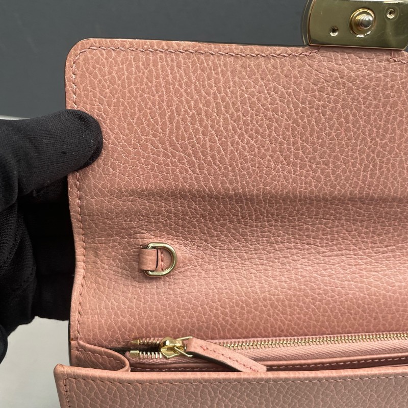 Gucci 粉色全皮風琴woc鏈條包-18