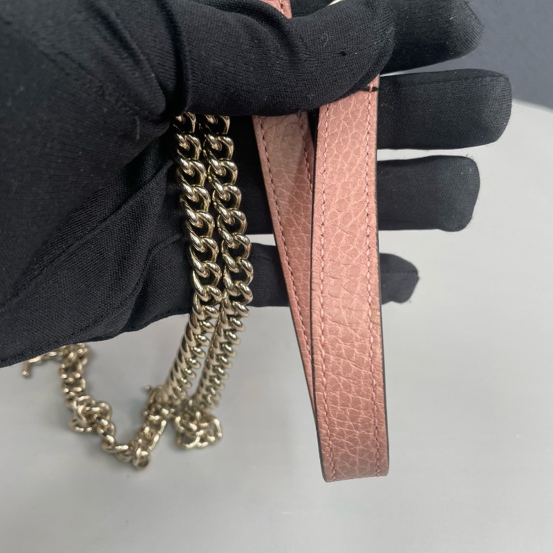 Gucci 粉色全皮風琴woc鏈條包-25