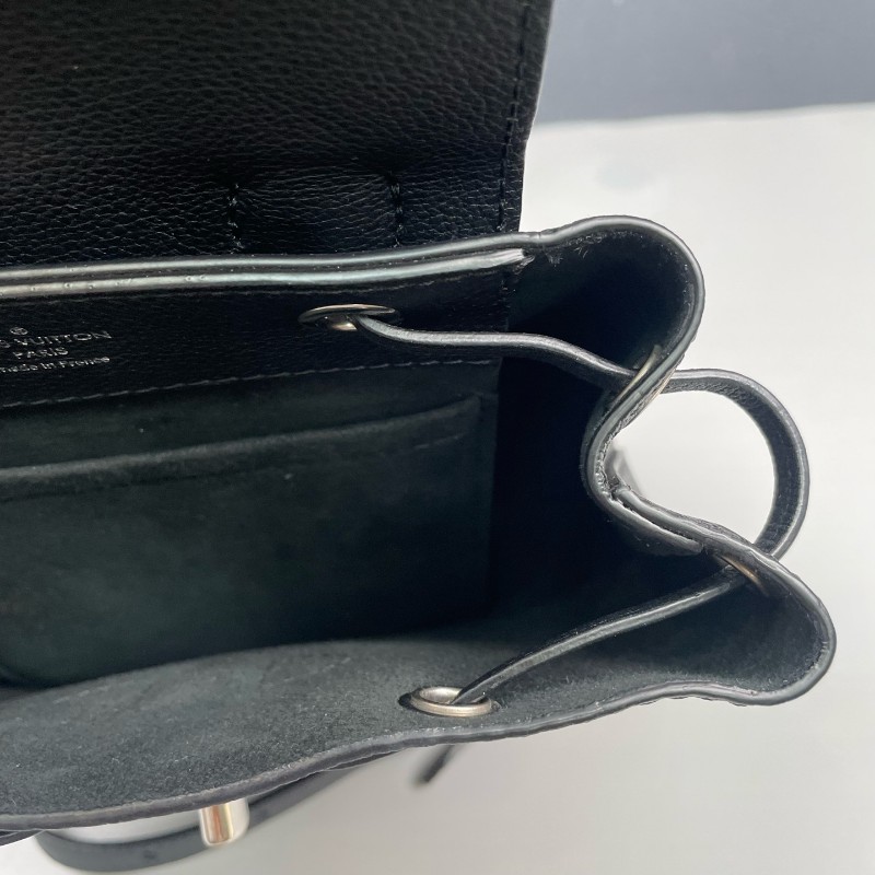 LV 路易威登 lockme系列 黑色 牛皮mini 後背包-17