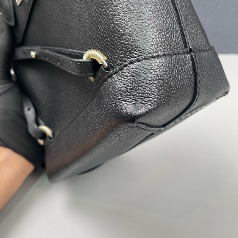 LV 路易威登 lockme系列 黑色 牛皮mini 後背包-22