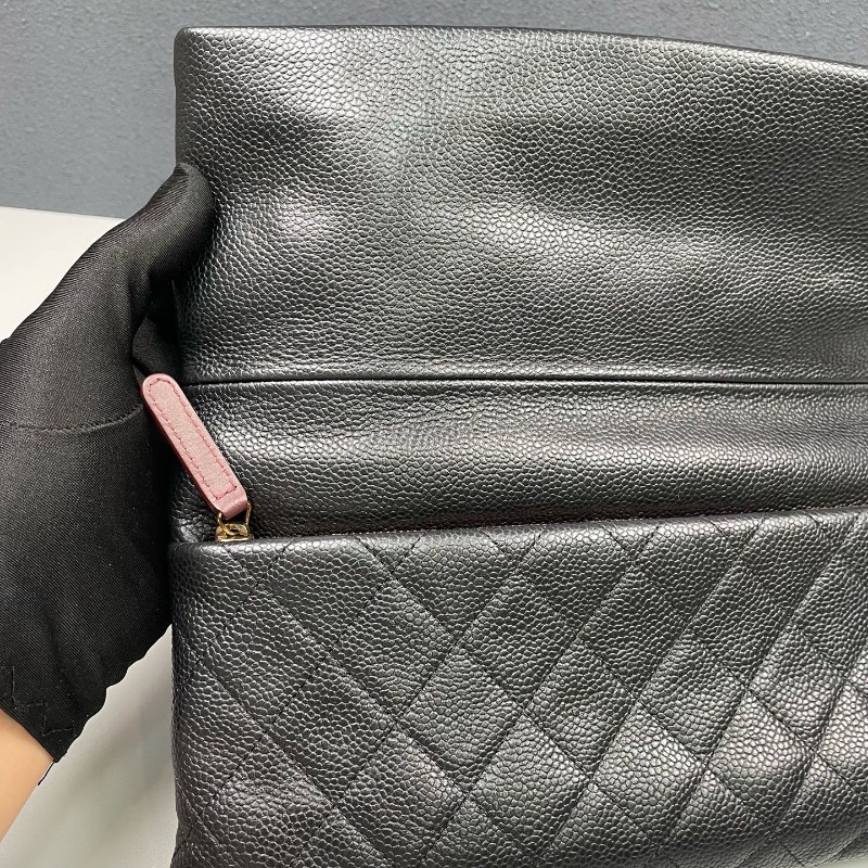 Chanel香奈兒 黑金荔枝牛皮手拿包-18