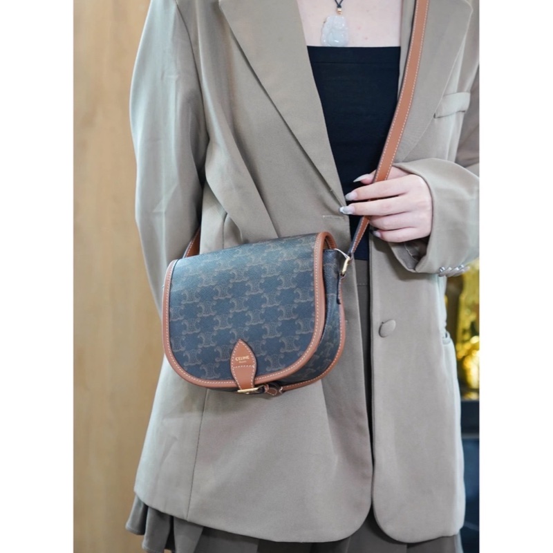 「JL精品代購」97新 CELINE 老花馬鞍包-1