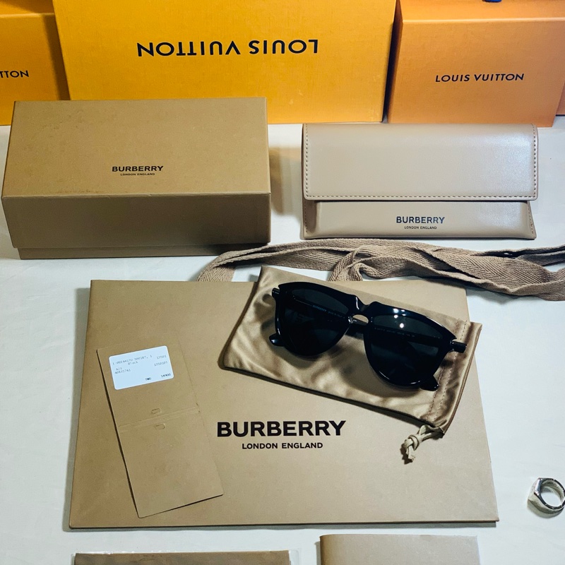 🎁全新盒裝 Burberry 巴寶莉 百搭黑質感太陽眼鏡 墨鏡-0