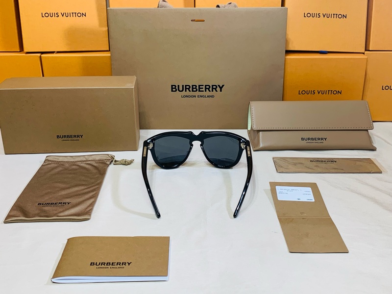 🎁全新盒裝 Burberry 巴寶莉 百搭黑質感太陽眼鏡 墨鏡-4