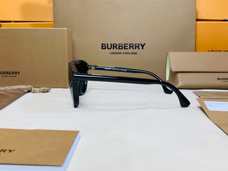🎁全新盒裝 Burberry 巴寶莉 百搭黑質感太陽眼鏡 墨鏡-7