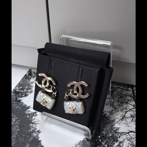 Chanel 淡金雙C白菱格CF耳環