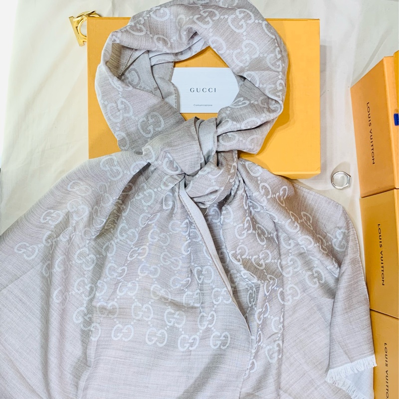 ‼️全台最甜 全新含吊牌 Gucci 古馳 燕麥老花滿版雙色圍巾 披肩-4
