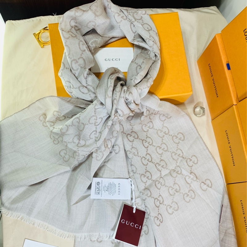‼️全台最甜 全新含吊牌 Gucci 古馳 燕麥老花滿版雙色圍巾 披肩-5