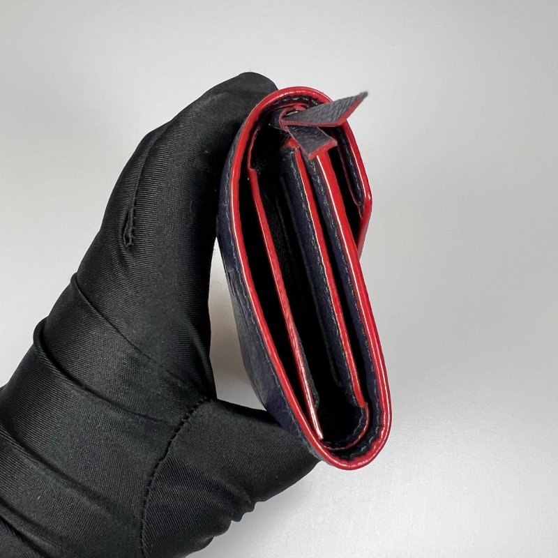 LV M83590 海軍藍壓紋Victorine短夾-2