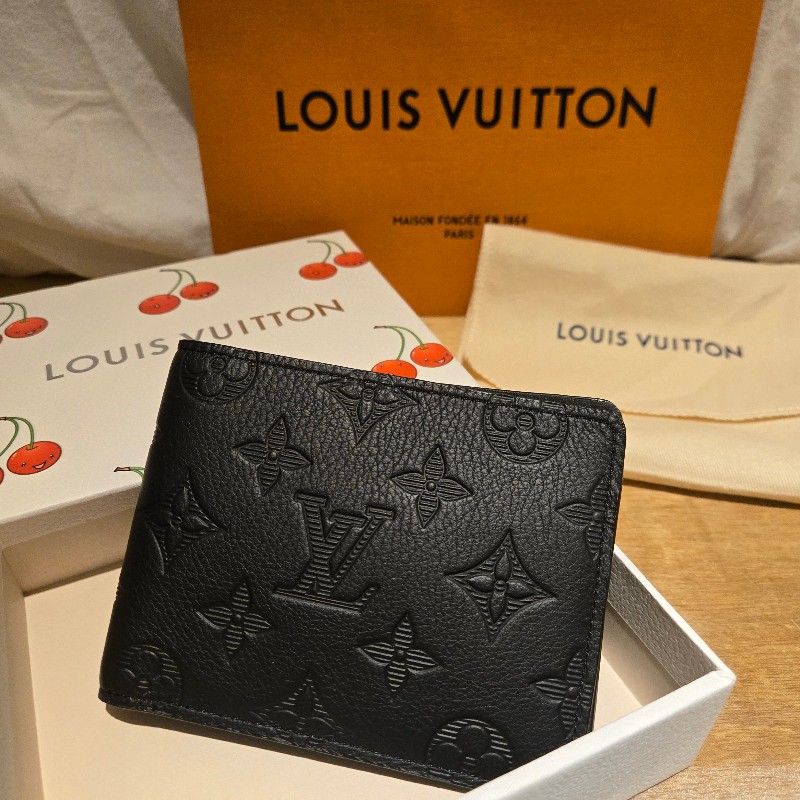 【全新晶片款】黑色牛皮壓紋兩折短夾（附盒、袋、禮品卡）-4