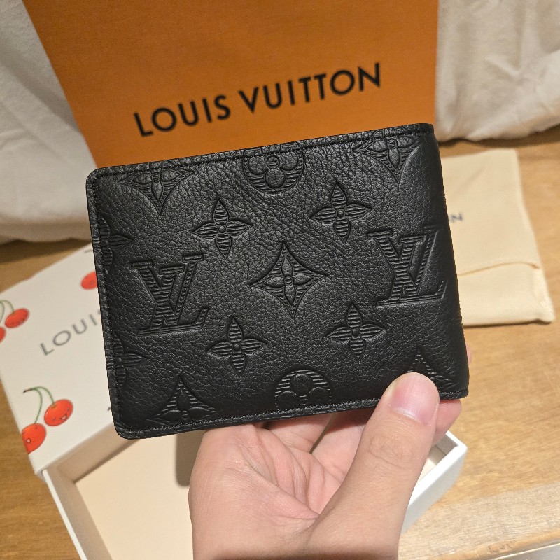 【全新晶片款】黑色牛皮壓紋兩折短夾（附盒、袋、禮品卡）-5