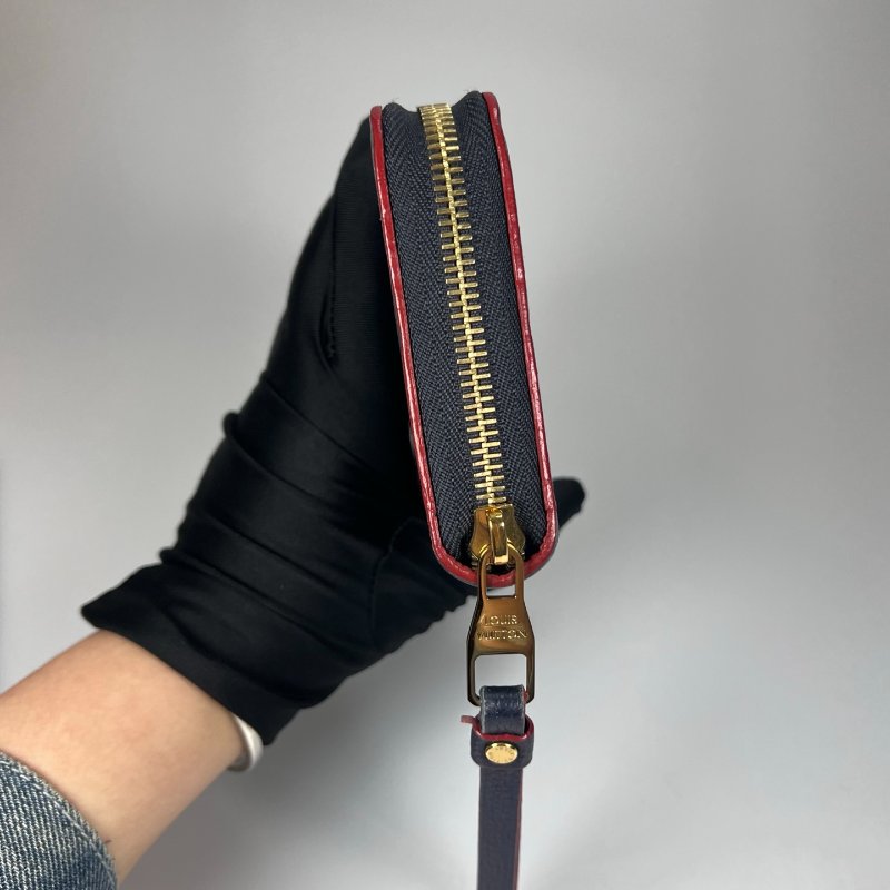 LV M60571/晶片款 海軍藍壓紋ㄇ拉長夾-3