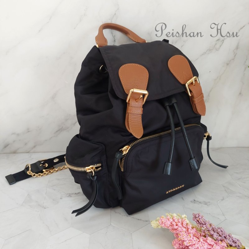 BURBERRY The Rucksack  中 號🌈實品拍照🌈黑色尼龍雙肩包手提包 後背包  金色五金~二手品-6