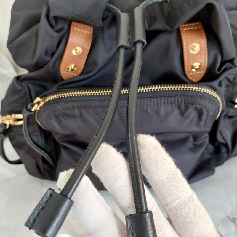 BURBERRY The Rucksack  中 號🌈實品拍照🌈黑色尼龍雙肩包手提包 後背包  金色五金~二手品-66