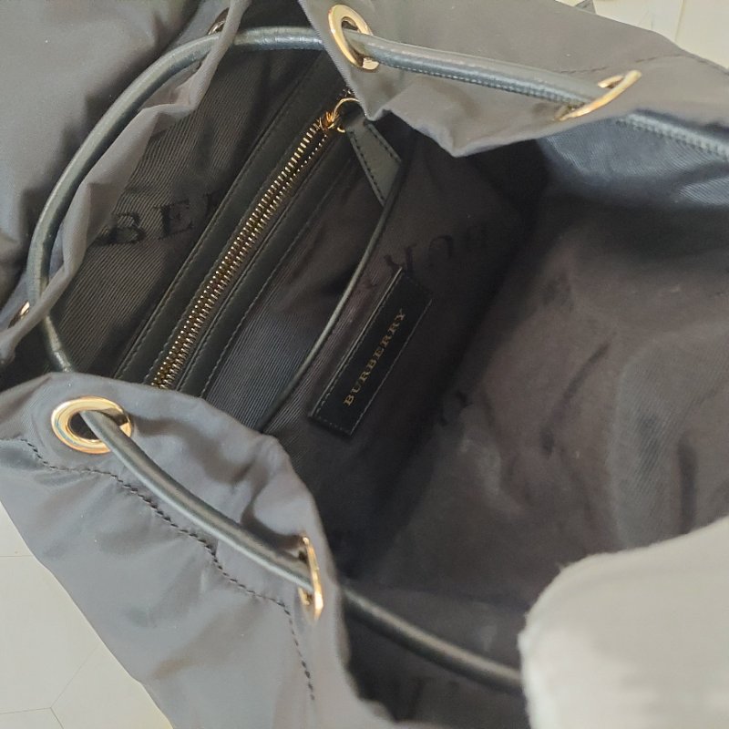 BURBERRY The Rucksack  中 號🌈實品拍照🌈黑色尼龍雙肩包手提包 後背包  金色五金~二手品-95
