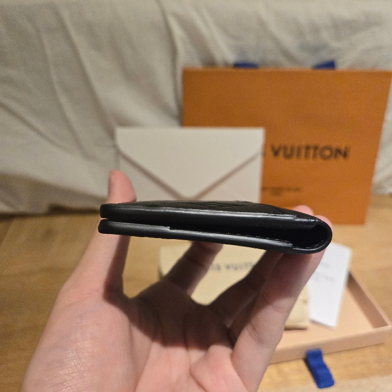 【全新晶片款】LV黑牛皮壓紋名片夾錢包-3