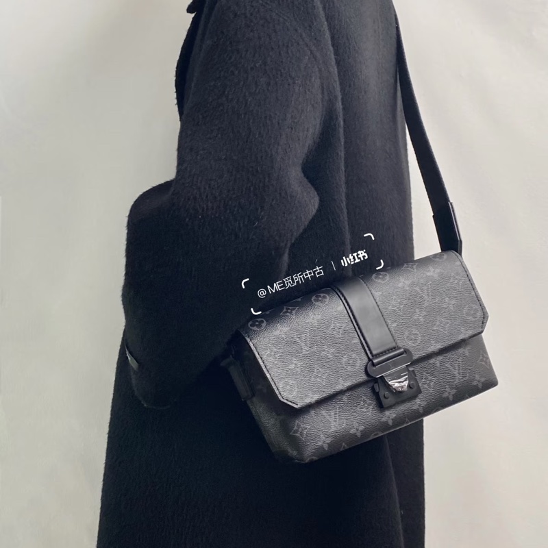 💗香緹國際精品💗 LV 黑武士郵差包-1