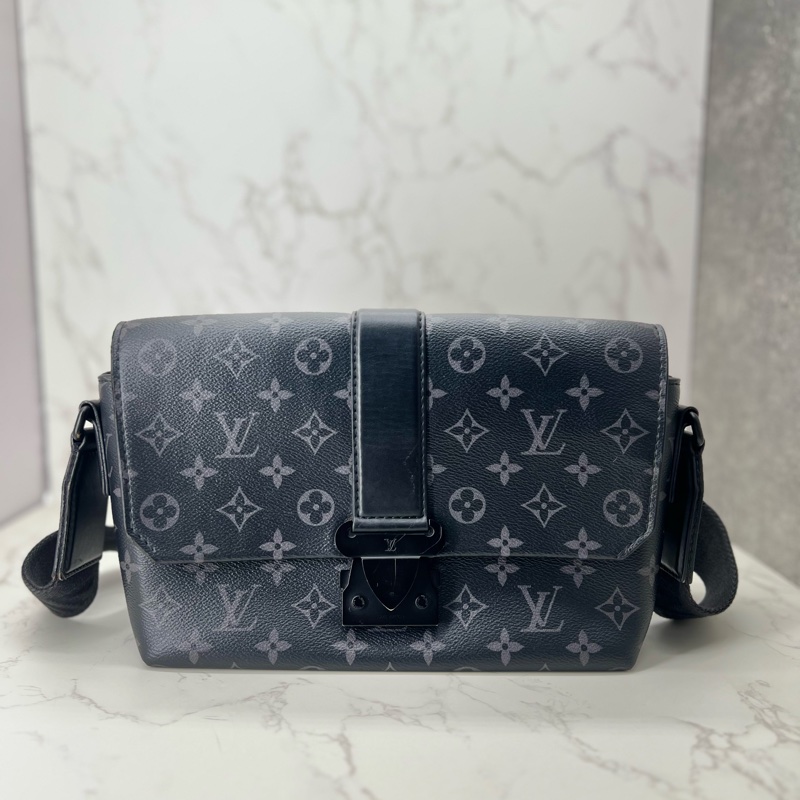 💗香緹國際精品💗 LV 黑武士郵差包-2