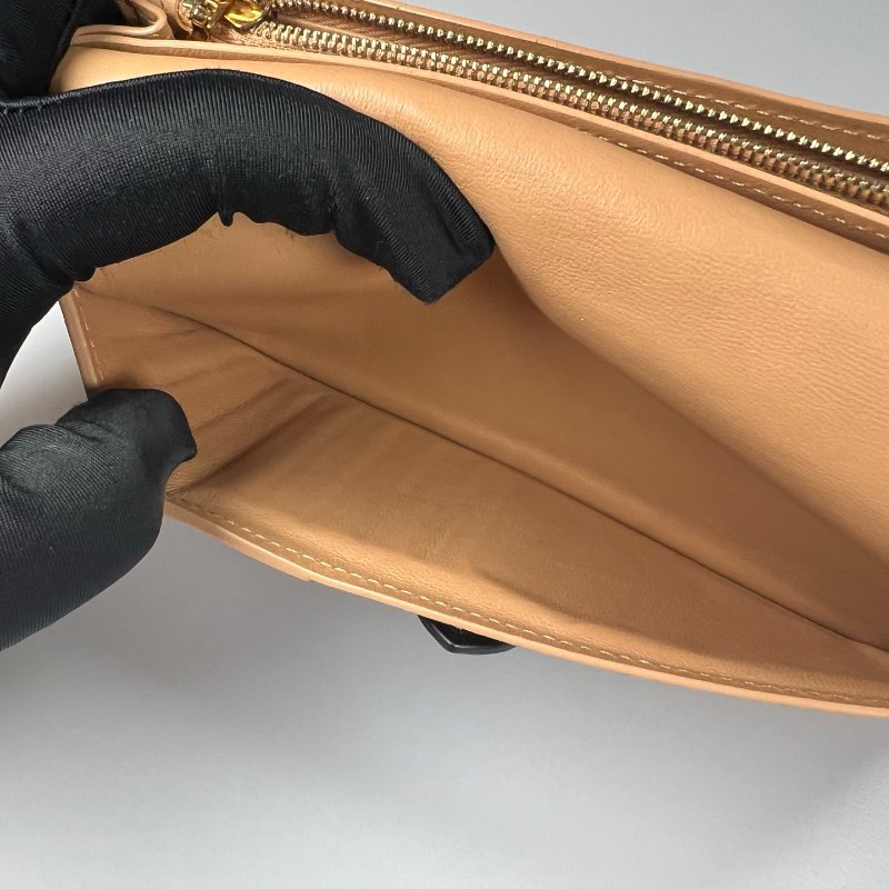 LV M81330/晶片款 黑Capucines對開長夾-7