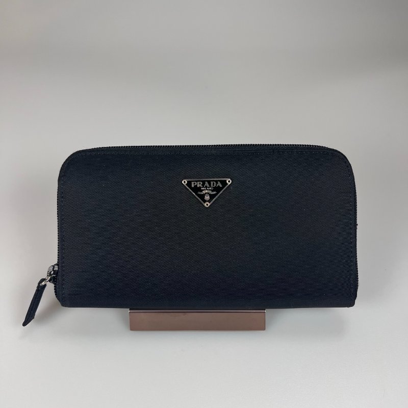 PRADA 黑尼龍ㄇ拉長夾-0