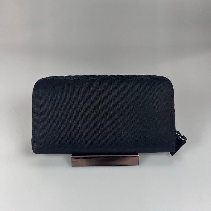 PRADA 黑尼龍ㄇ拉長夾-1