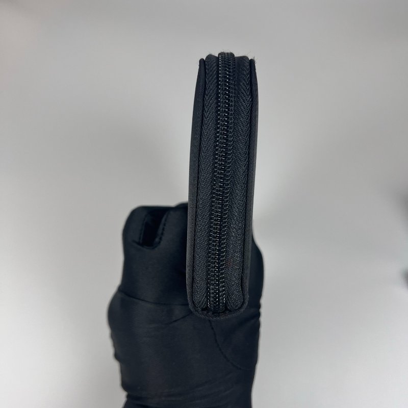 PRADA 黑尼龍ㄇ拉長夾-2