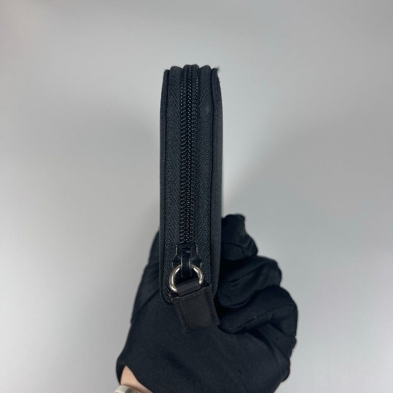 PRADA 黑尼龍ㄇ拉長夾-3