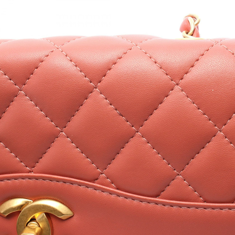 香奈兒 (CHANEL) 絎縫鏈條肩背包，羊皮材質，粉紅色波爾多紅，金色五金，二手 CC-7