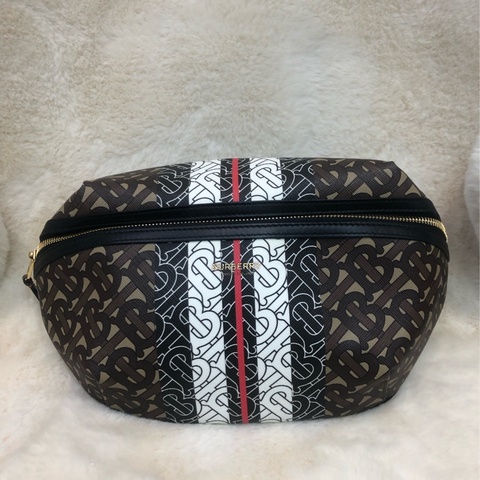 Burberry TB Logo 腰包 XB979