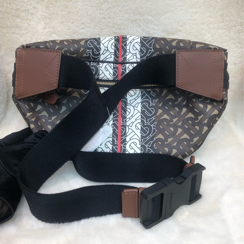 Burberry TB Logo 腰包 XB979-2