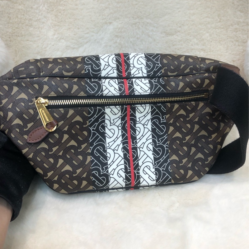 Burberry TB Logo 腰包 XB979-3