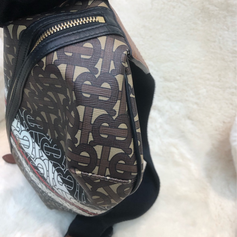Burberry TB Logo 腰包 XB979-4
