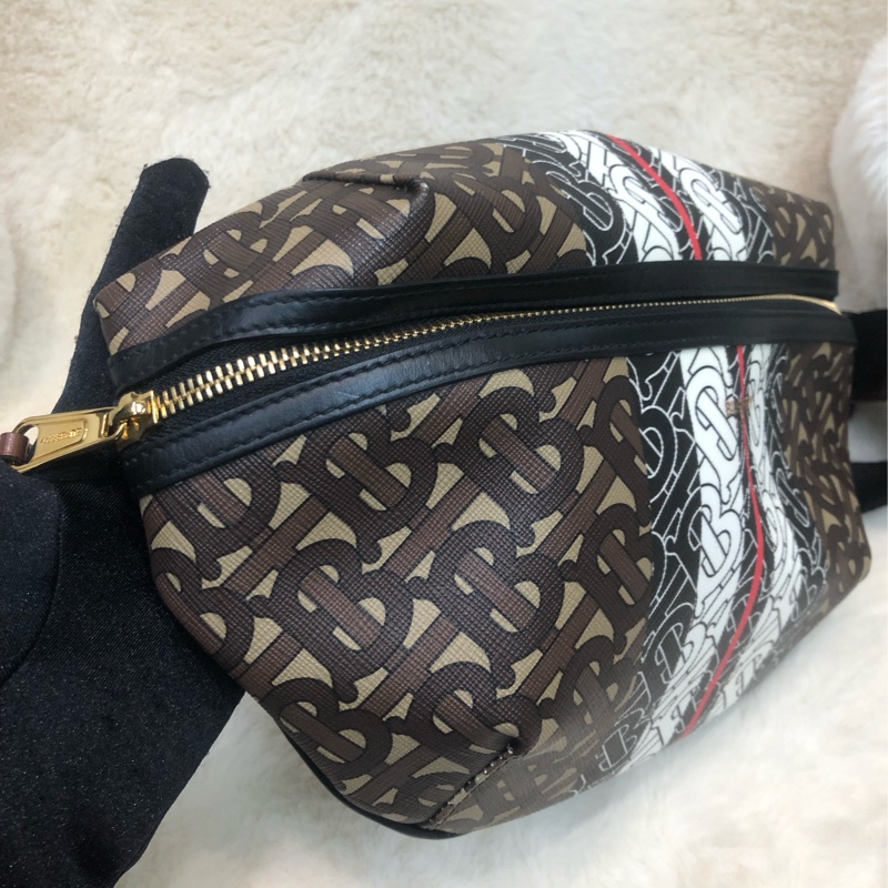 Burberry TB Logo 腰包 XB979-10