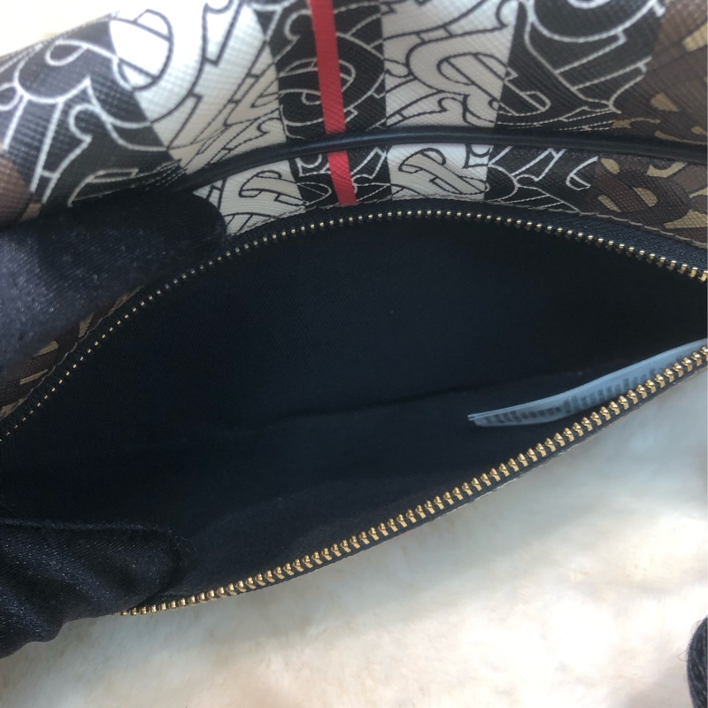 Burberry TB Logo 腰包 XB979-20