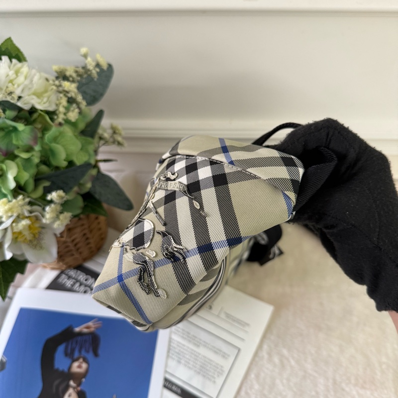 戰馬圖案尼龍格紋腰包(地衣色)-4