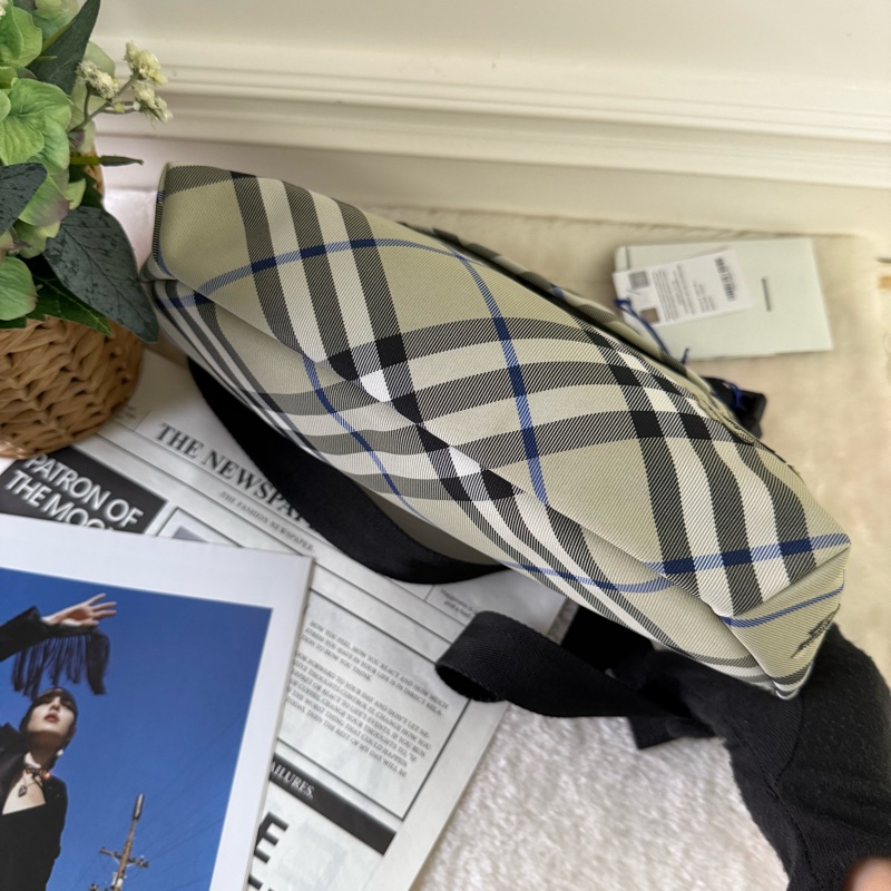 戰馬圖案尼龍格紋腰包(地衣色)-5