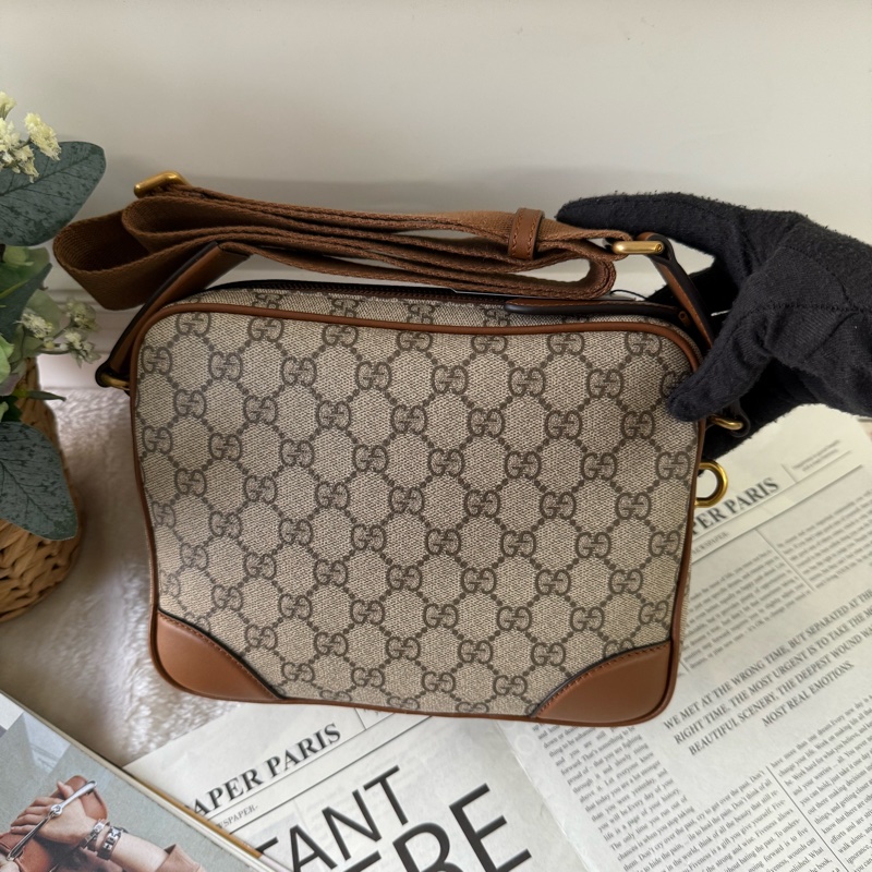 GG Emblem 中款前口袋拉鍊斜背包(烏木/深棕色)-3